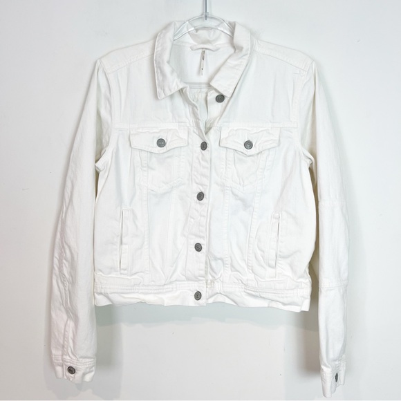 Free People Jackets & Blazers - FREE PEOPLE RUMORS WHITE DENIM BUTTON FRONT TRUCKER JACKET WOMENS SZ MEDIUM